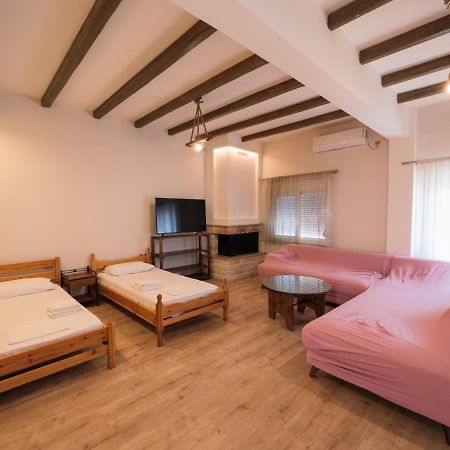 Kellys Cozy One Bedroom House Next To The Beach Ikonomianika Εξωτερικό φωτογραφία