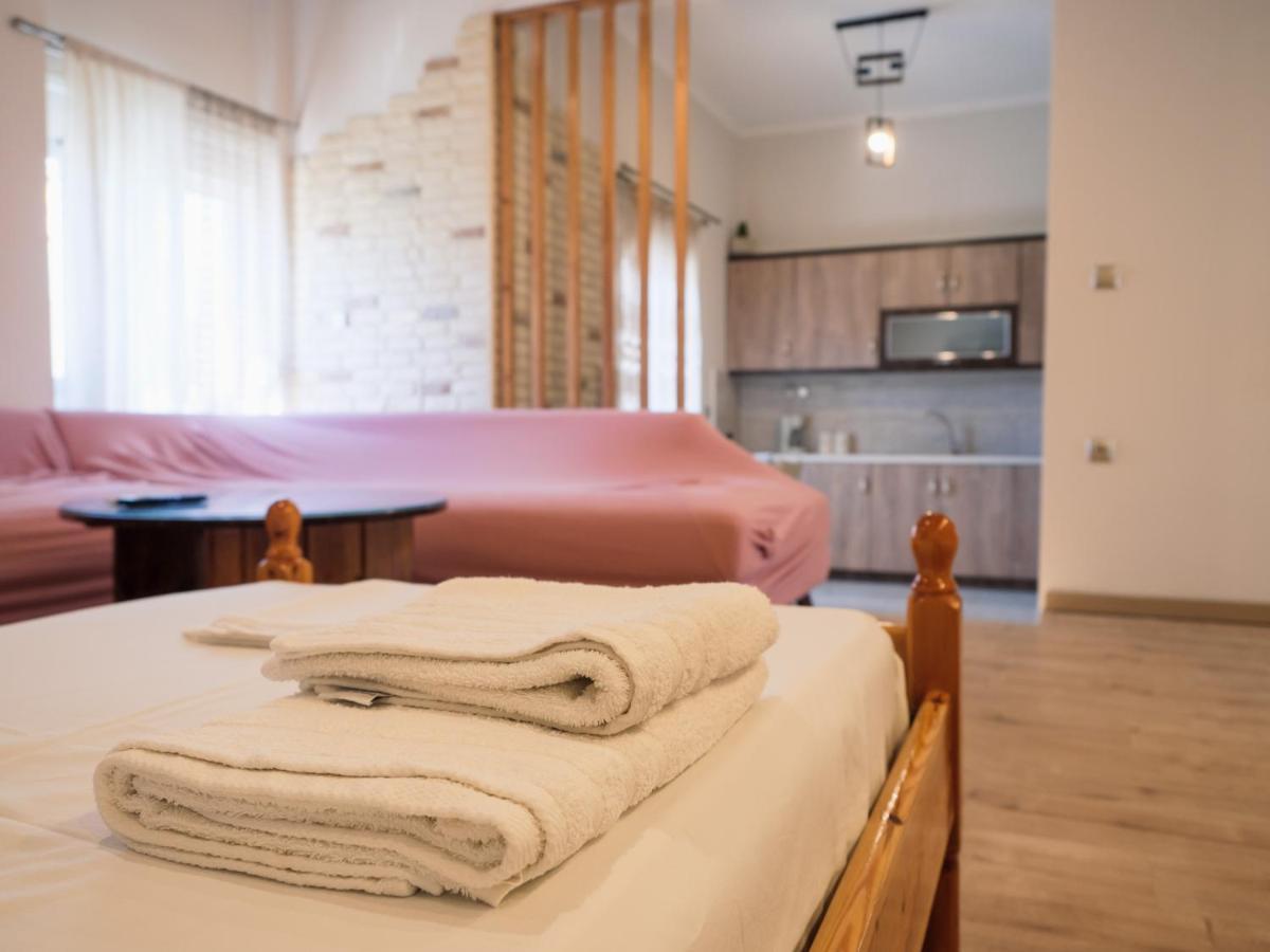 Kellys Cozy One Bedroom House Next To The Beach Ikonomianika Εξωτερικό φωτογραφία