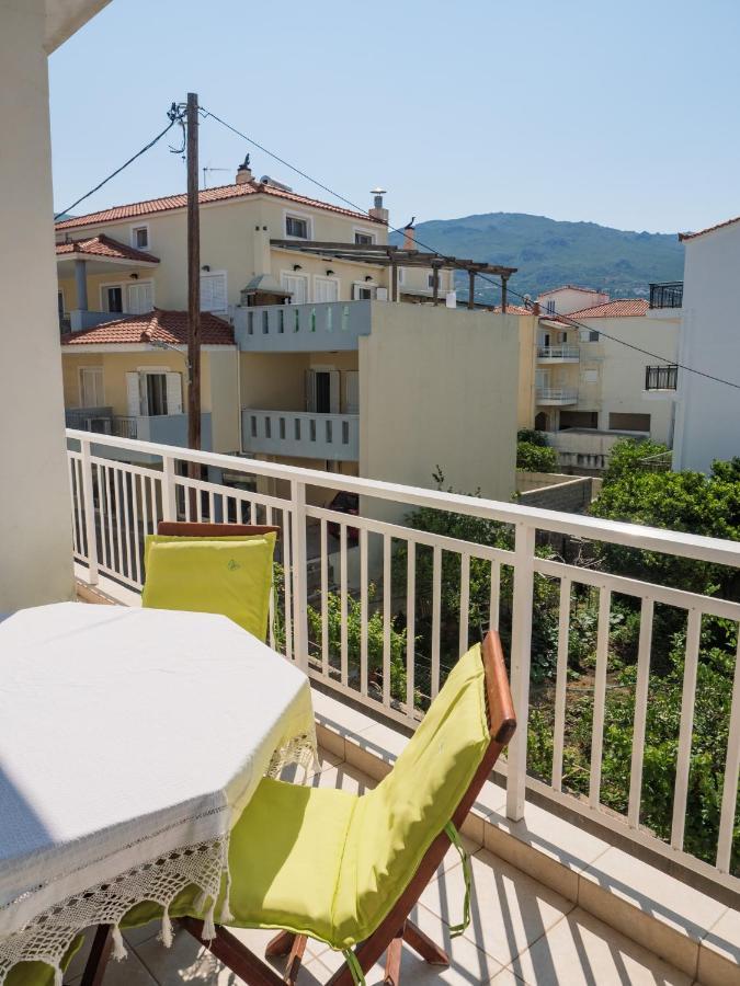 Kellys Cozy One Bedroom House Next To The Beach Ikonomianika Εξωτερικό φωτογραφία